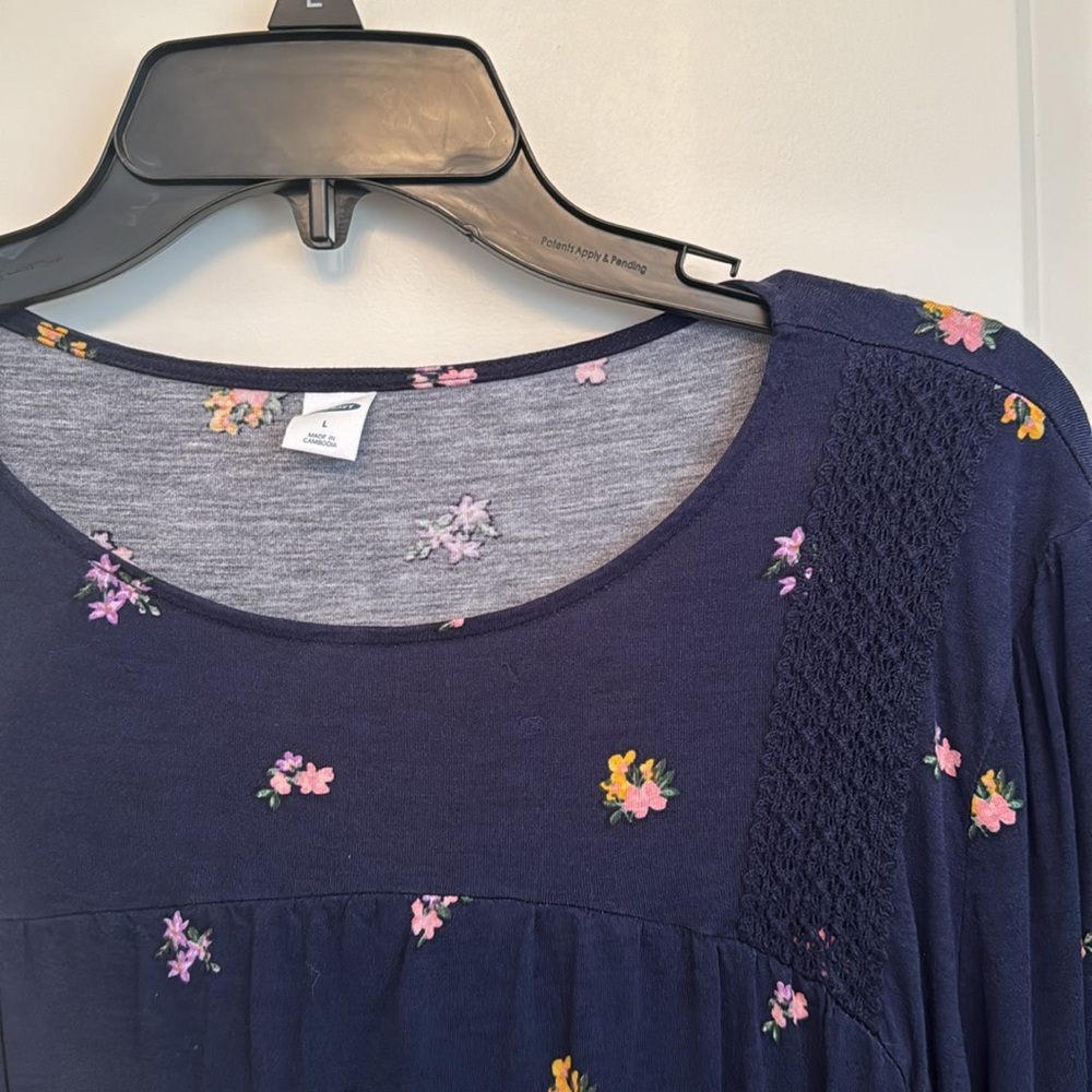 Old navy blouse - Picture 2 of 5